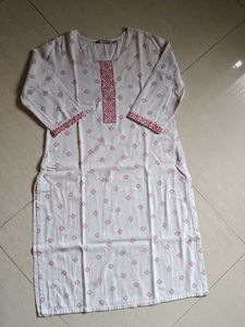 "Avaasa" Off White Kurta For Women