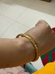 Elegant Textured Golden Bangle