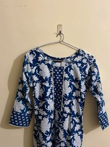 Blue &amp; White Floral Print Kurta