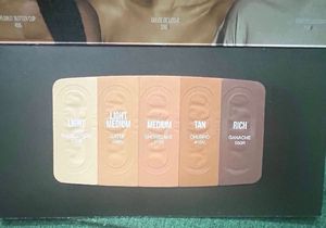 HUDA Beauty Makeup Swatch Palette