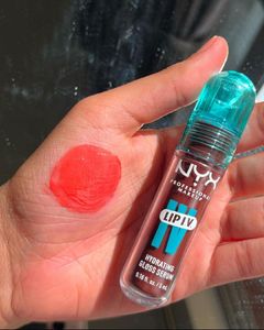 NYX Lip IV Hydrating Gloss Serum