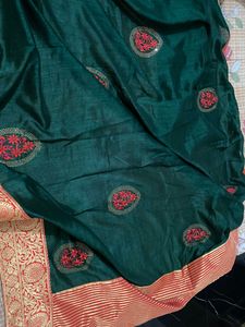 Beautiful Saree From Odhni . Only One Time Wear . Iska Blouse Stiched Nh H . Agr Kisi Ko Blouse Bhi Chahye To I Will Find It And Then Send Otherwise Its A Saree