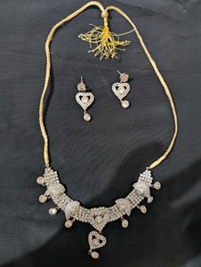 Stunning Necklace &amp; Earring Set