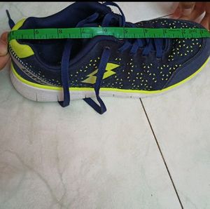 LOTTO BRAND LIGHT USED WALKING SHOES