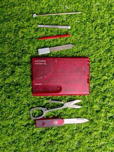 VICTORINOX SWISSCARD CLASSIC – RED