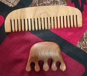 Set of 2 Wooden Combs for Healthy Hair