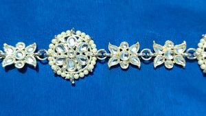 Elegant Maang Tikka with Pearls
