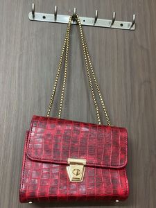 Chic Red Croc Embossed Chain Bag