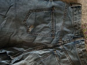 Women’s Blue Distressed Jeans – Size 26