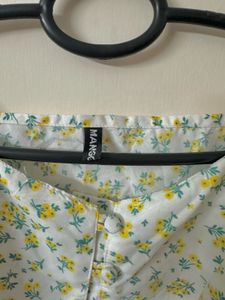 “Elegant Floral Top – Fresh and Feminine Style”