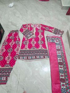 Pakistani Elegant Pink Kurta Set with Dupatta