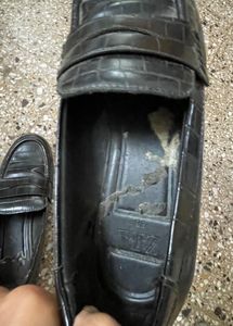 ZARA  100% leatherBlack Embossed Loafers