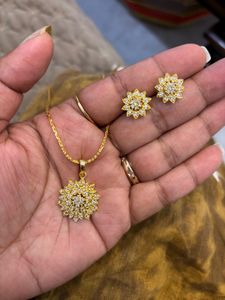 Stunning Gold & Diamond Necklace and Earrings Set