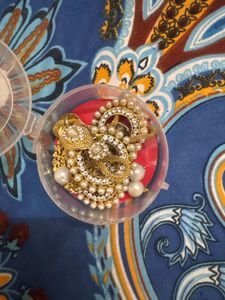 Elegant Pearl and Crystal Jewellery Set