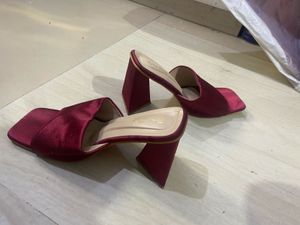 Retro-Walk Velvet Finished Heels