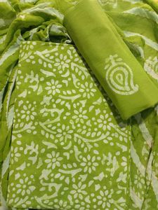 Stylish Green Batik Print suit