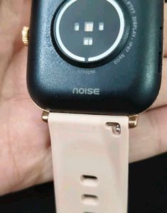 Stylish Rose Gold Smartwatch, Noise icon 2