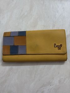 Baggit ShufflePink Sling Bag