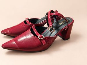 Chic Burgundy Block Heel Sandals