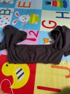 black long sleeve crop top