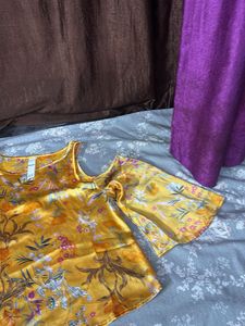 xs size Chic Yellow Floral Cold Shoulder Top