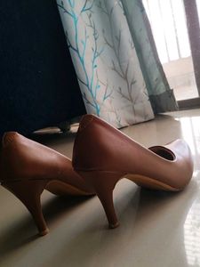 Stylish Brown Pointed Toe Heels