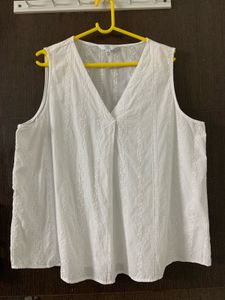 Chic White V-Neck Plus Size Sleeveless Top