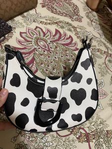 itzy by charles and keith- slightly use
