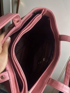 Super spacious handbag in pink