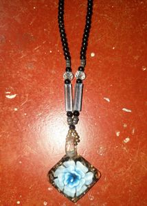 Elegant Blue Flower Pendant Necklace