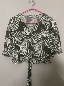 ONLY Tie-Front Top