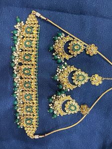Elegant Kundan Necklace Set with Earrings