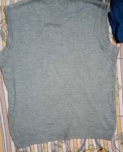 Men's Grey V-Neck Sleeveless Sweater