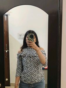 Patterned Black & White Top cold shoulder