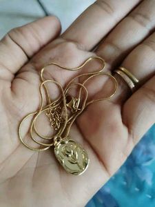 Elegant Gold Flower Pendant Necklace