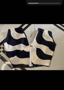 Stylish Abstract Print Crop Top