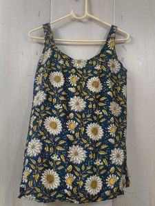 Sleeveless backless kurti