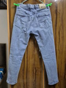 Light Wash Denim Slee Jeans