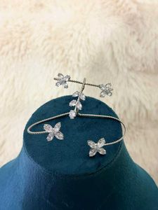 💍Elegant Crystal Flower Cuff Bracelet💍