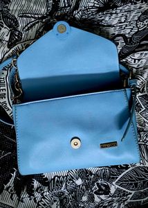 🩵 Fastrack Crossbody Bag with Gold Chain