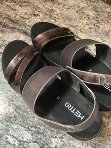 Stylish Metro Sandals Size 38