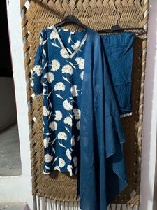 Elegant Blue Floral Print Kurta Set With Duppta