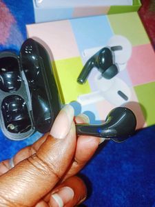 Offer Price 🫴 1 Week Old Airpods Pro , Black Colo