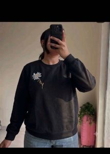 Cute Daisy Embroidered Black Sweatshirt