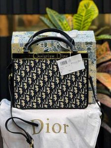 CHRISTIAN DIOR HANDBAG**12A QUALITY / NEXT TO ORIG