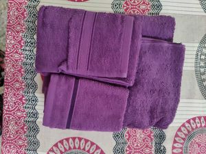 Brand new set of Trident Comfort Bath Towels