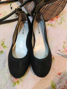 Black wedges