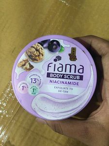 Fiama Body Scrub Niacinamide