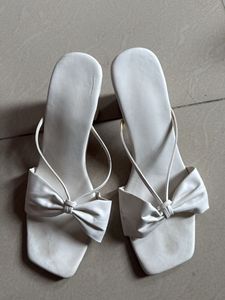 Stylish White Bow Heeled Sandals