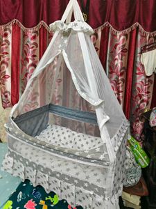 Baby bassinet with canopy Use In 12kg